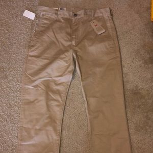 NWT Men’s Levi Khakis